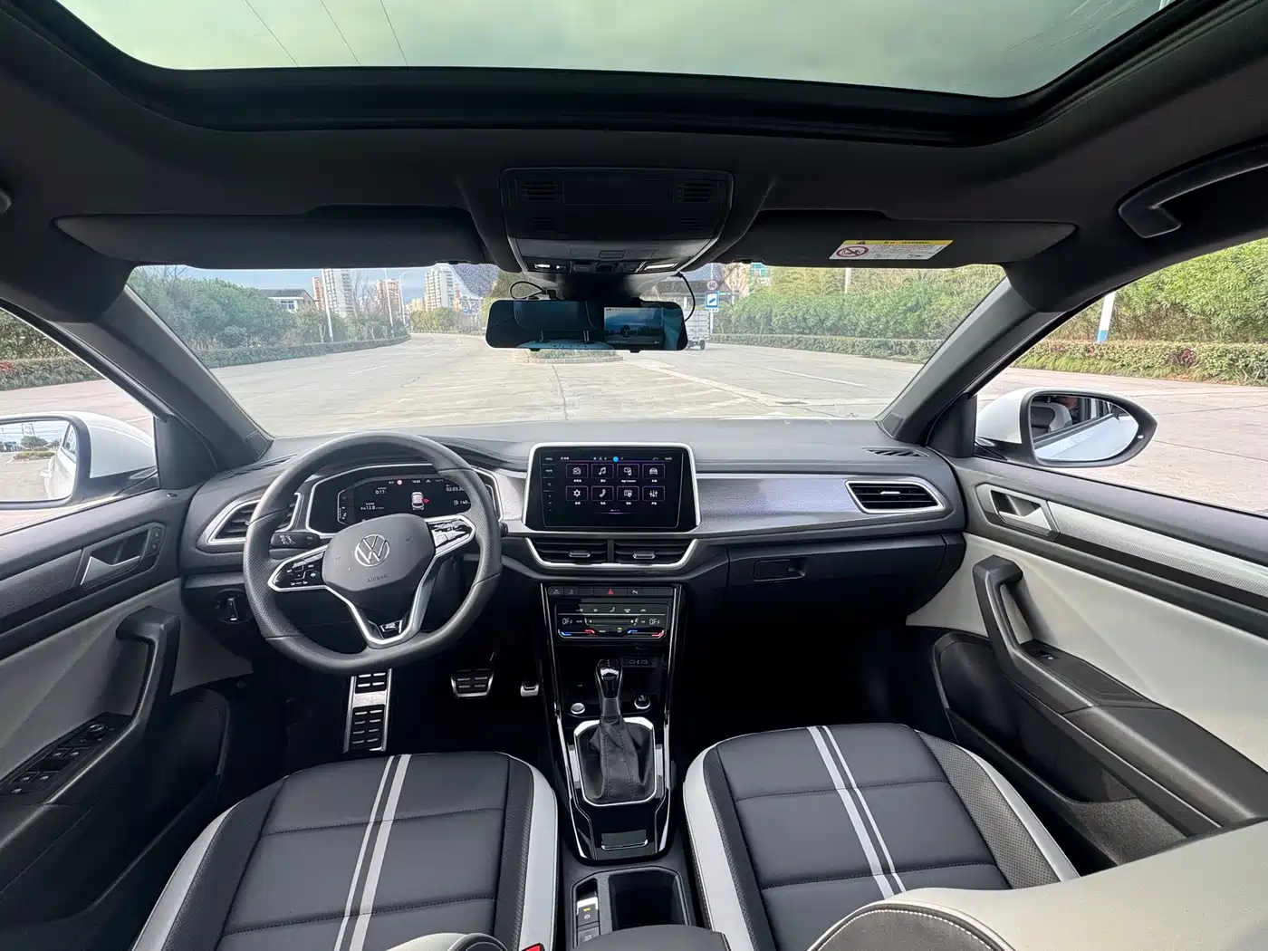 VOLKSWAGEN T ROC EXPLORING SONGS