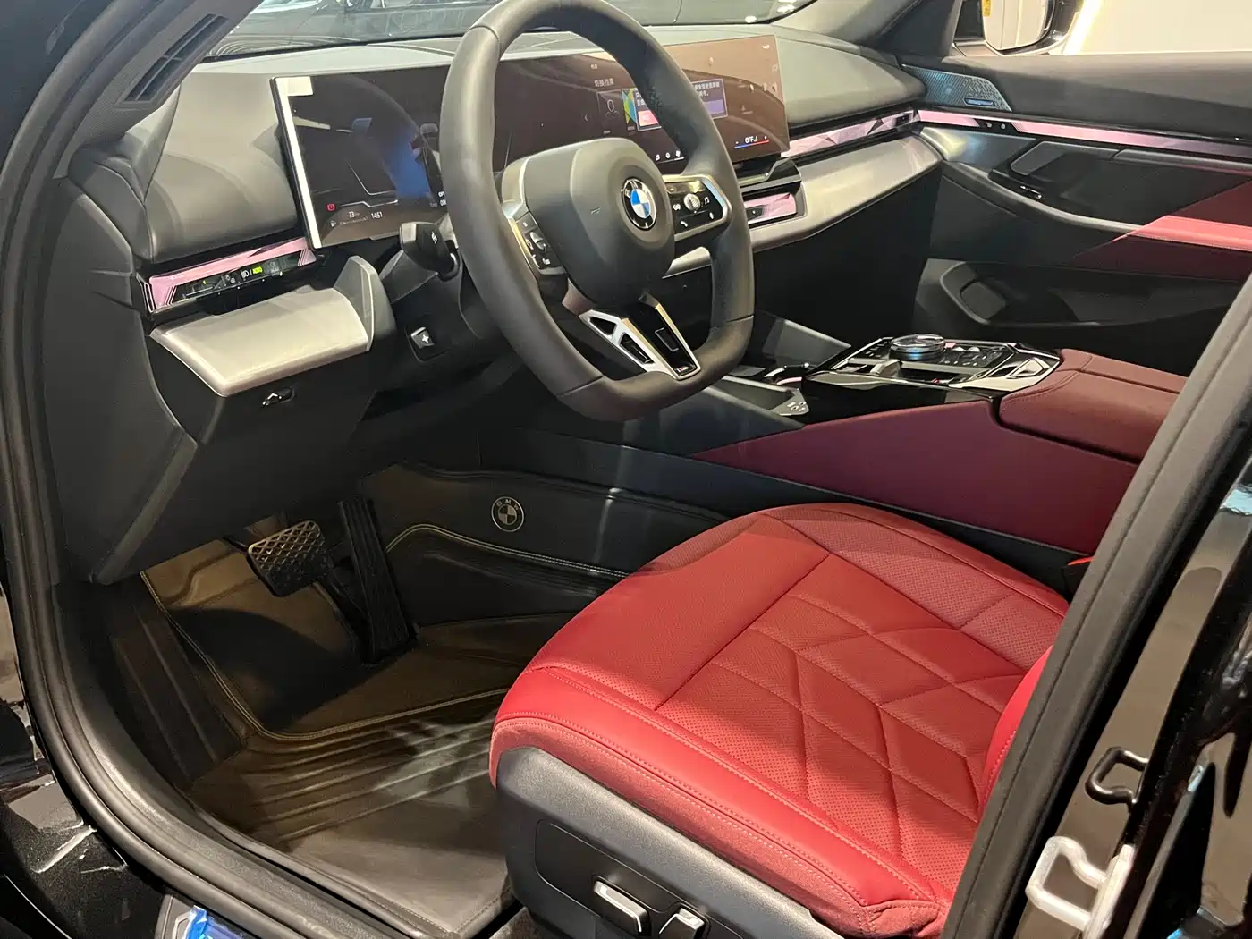 BMW 5 Series 2025 530Li xDrive M Sport Package фото 10
