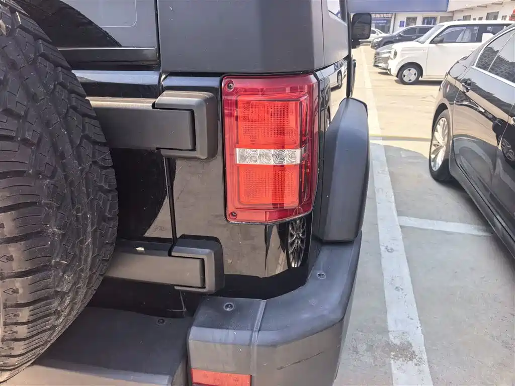 BAIC ORV Beijing Offroad BJ40 2016 Model 40L 2.0T Manual 4WD Premium фото 8