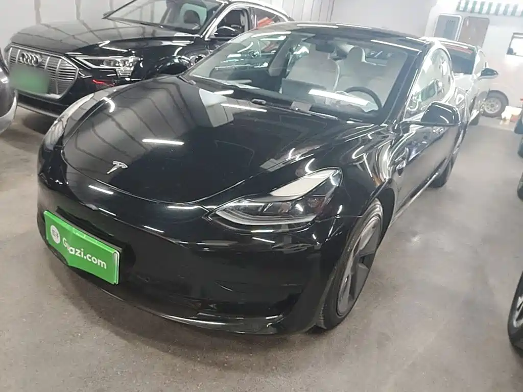 Фото 2 - Tesla Model 3