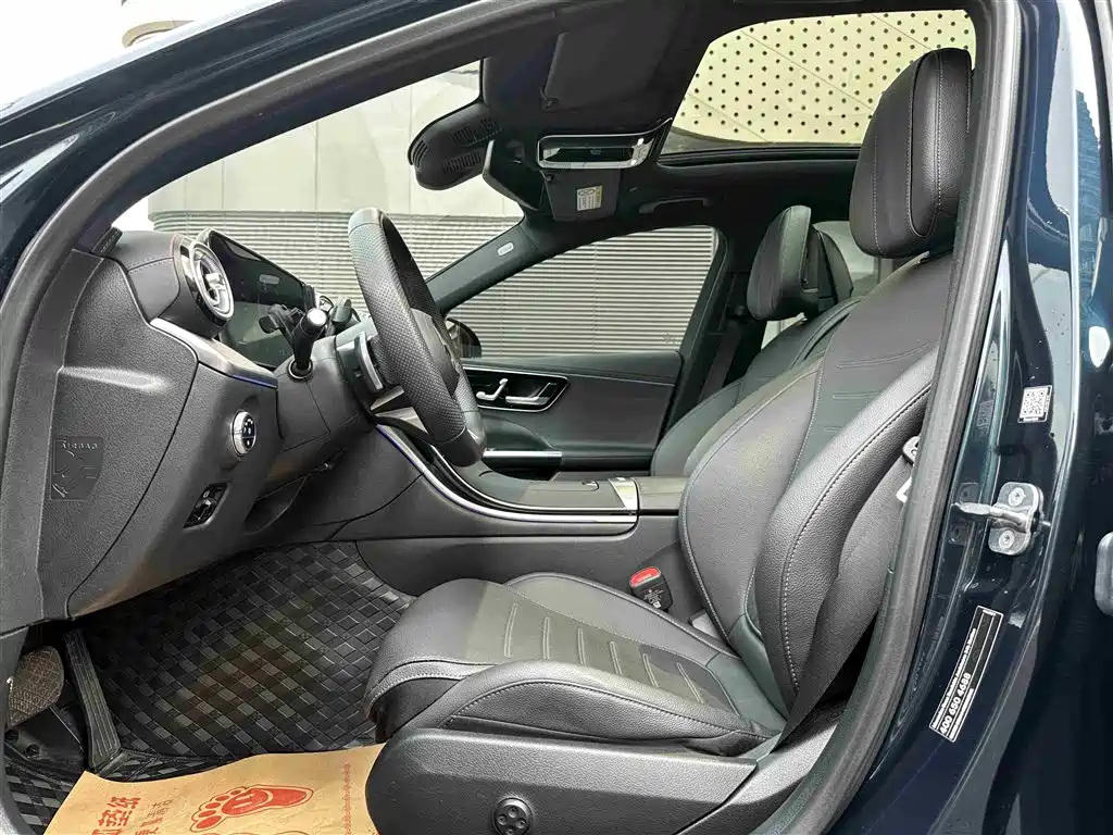 Mercedes-Benz C-Class 2024 C 260 L Night Edition Sport фото 4