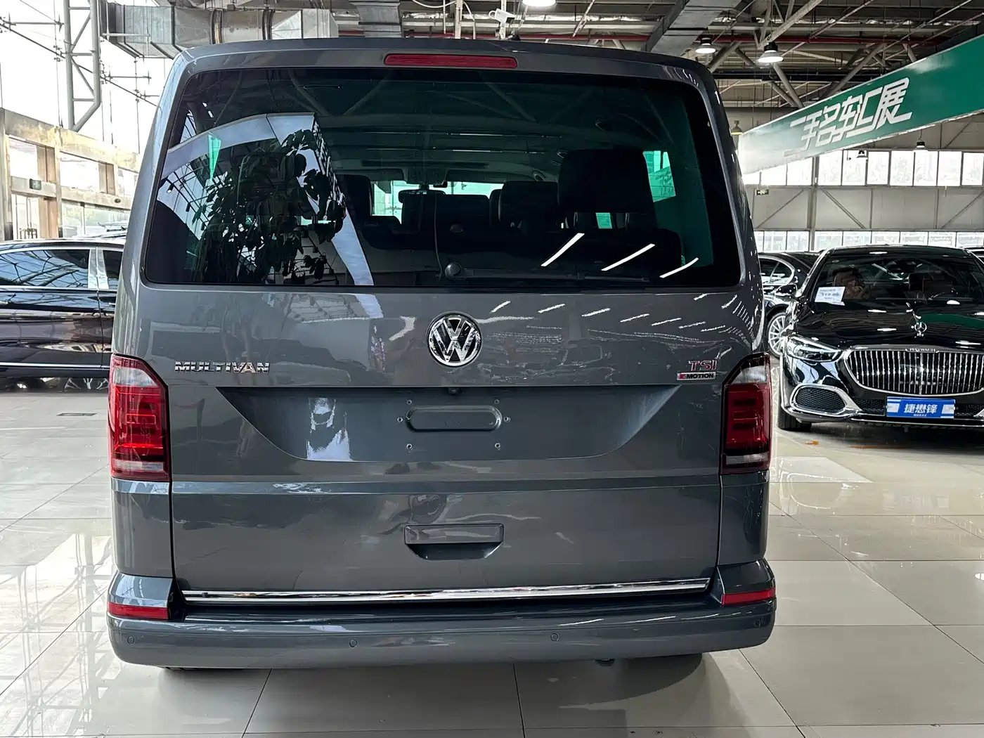 Volkswagen Multivan 2018 2.0TSI 4WD Premium Edition 7-Seater фото 5