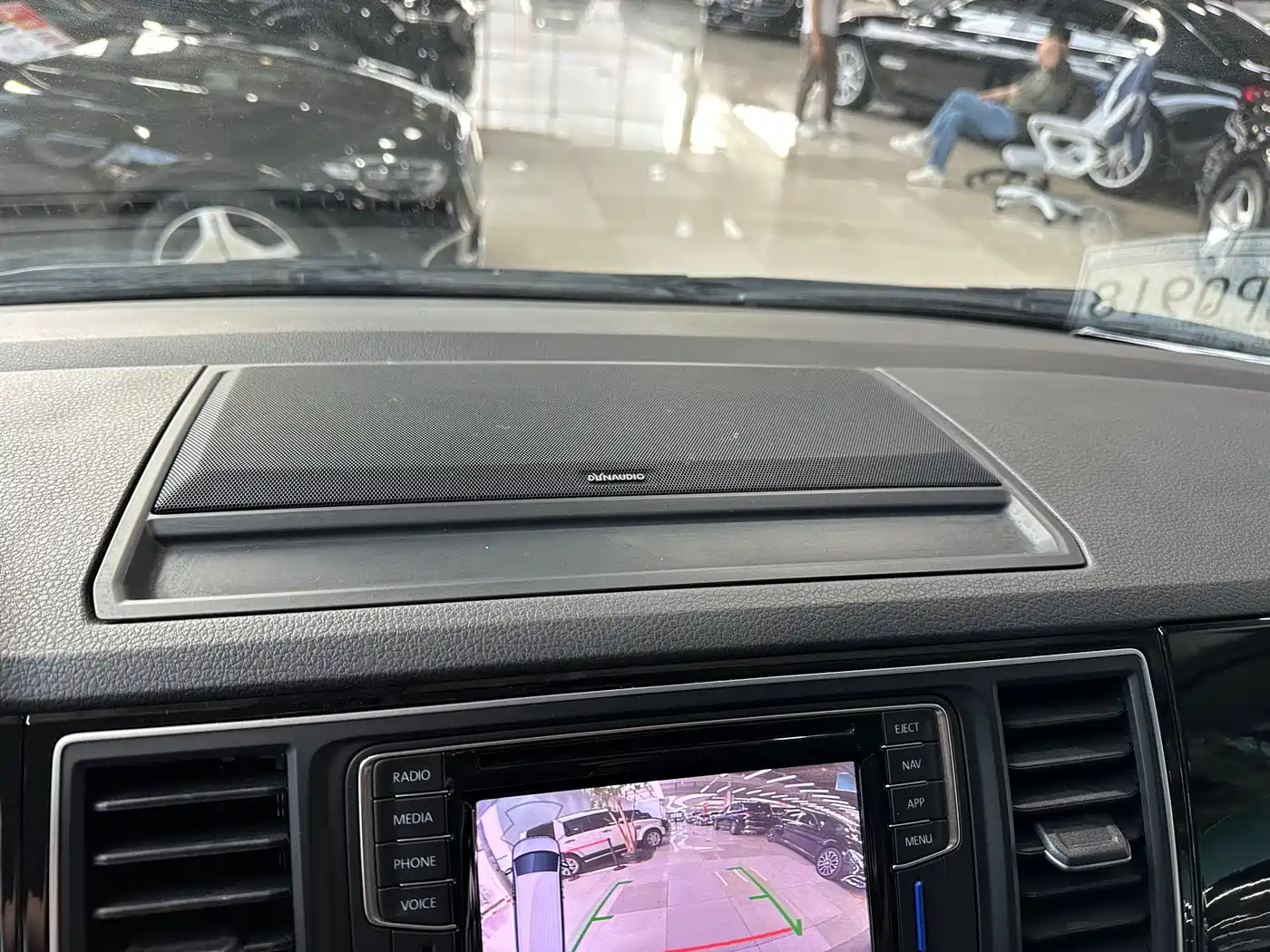 Volkswagen Multivan 2018 2.0TSI 4WD Premium Edition 7-Seater фото 8