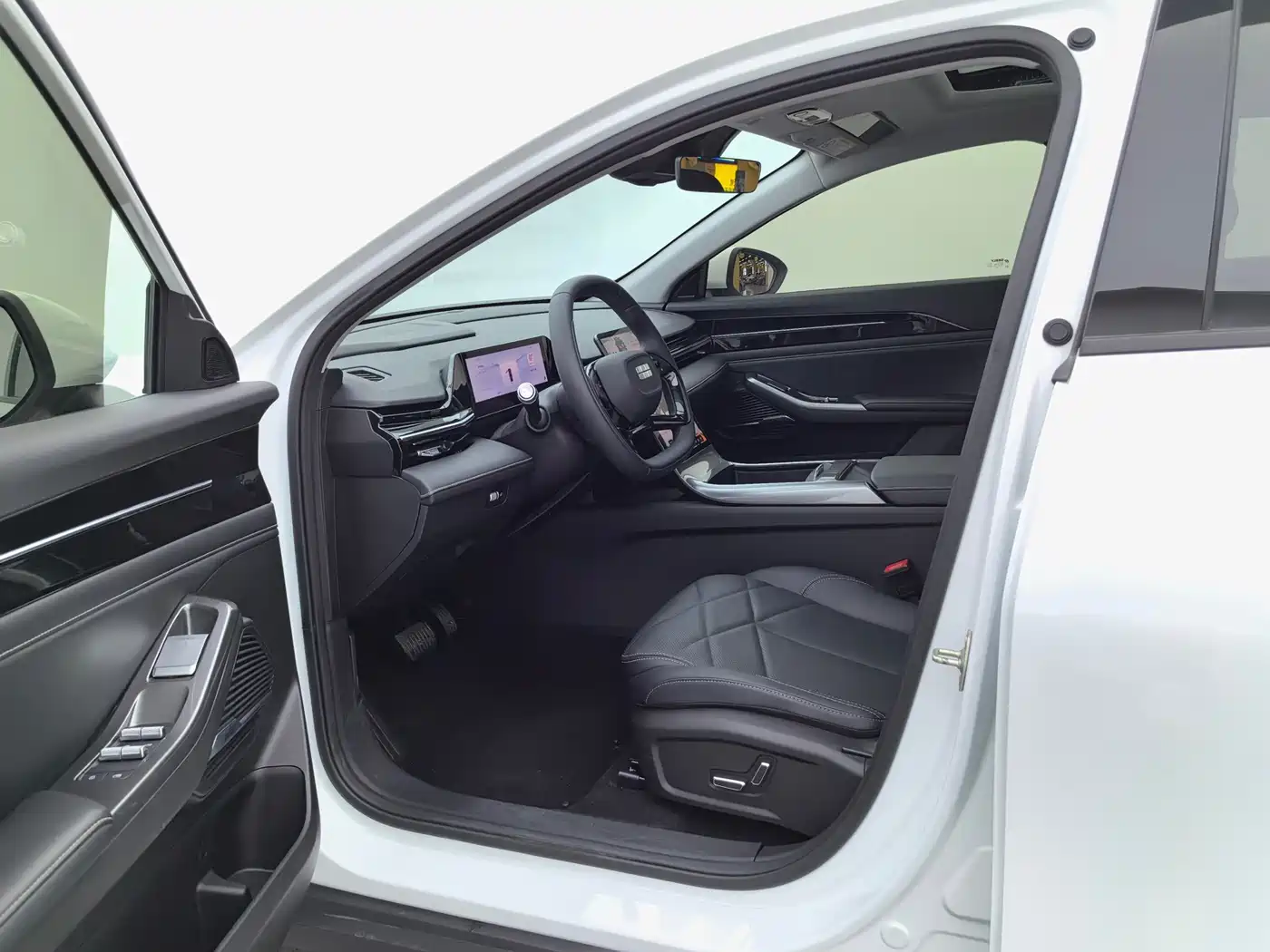 Geely Galaxy Galaxy L6 2024 125km PLUS Soaring Dragon Edition фото 14