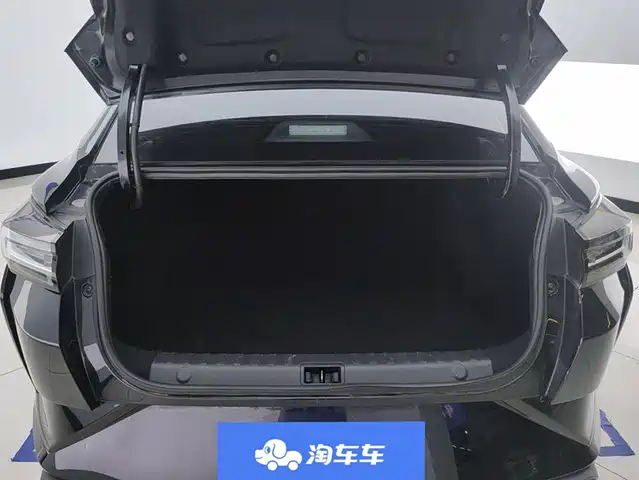Dongfeng Aeolus Yixuan 2023 1.5L Automatic Glory Edition — фото 4