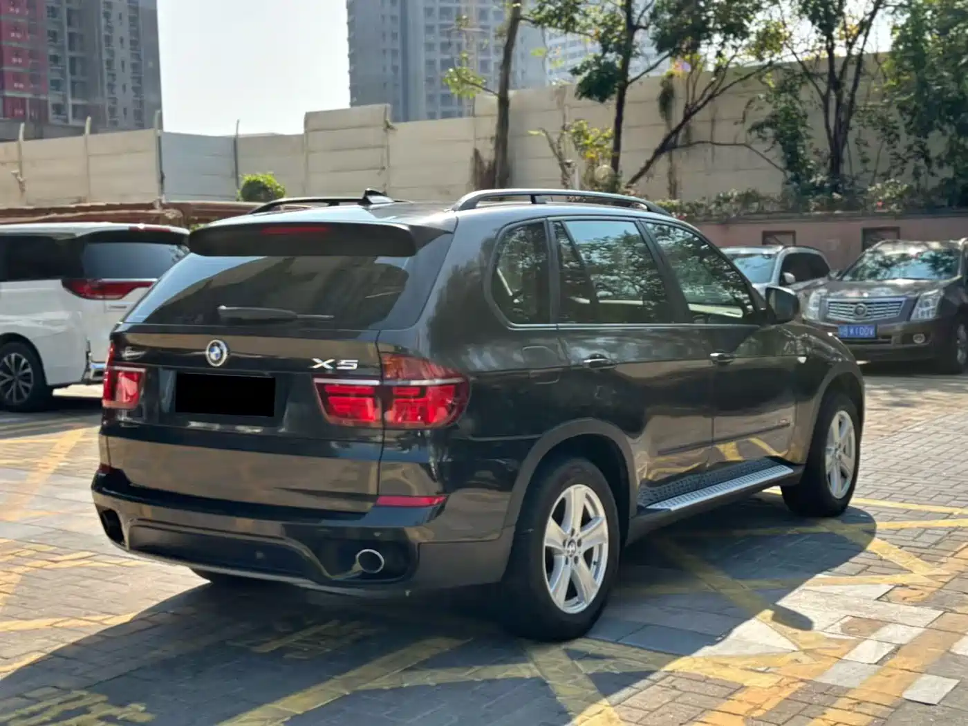 BMW X5 (Import) 2011 xDrive35i Leading Edition фото 11
