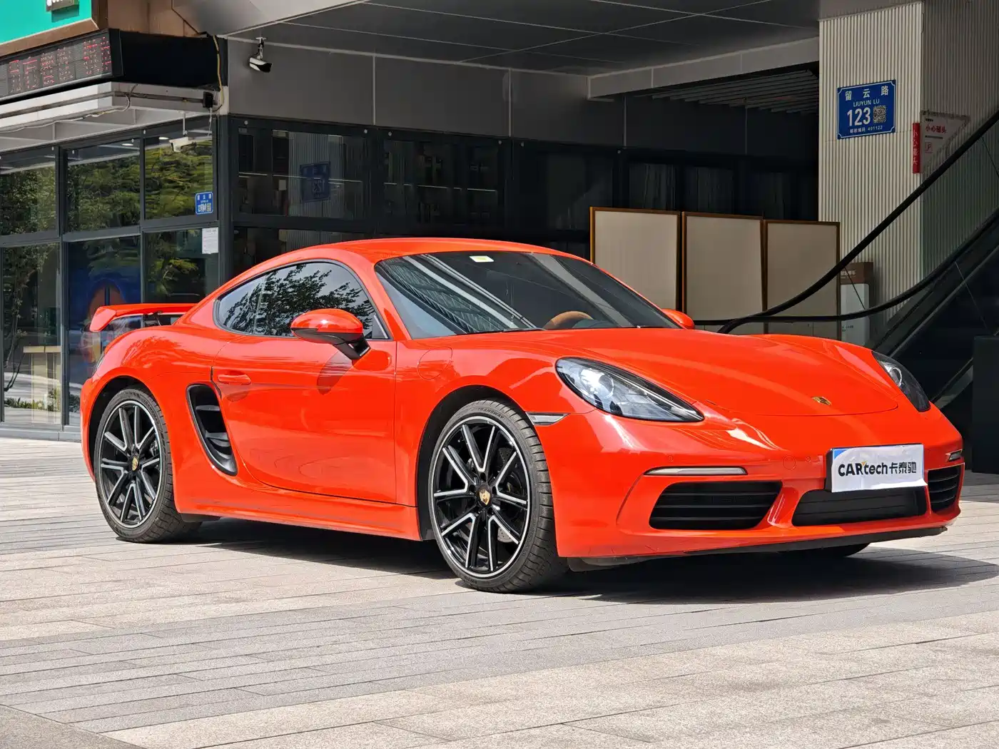 Porsche 718 2018 Cayman 2.0T фото 2