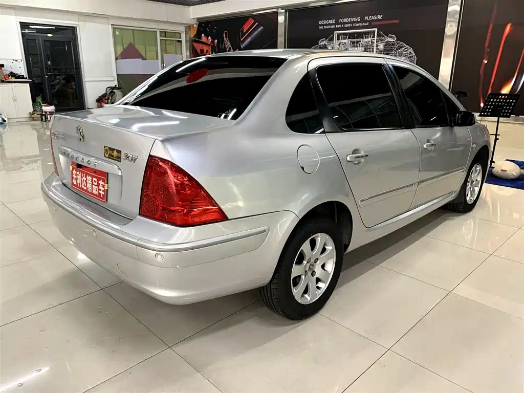 Peugeot 307 2010 Model Sedan 1.6L Automatic Comfort Edition фото 12