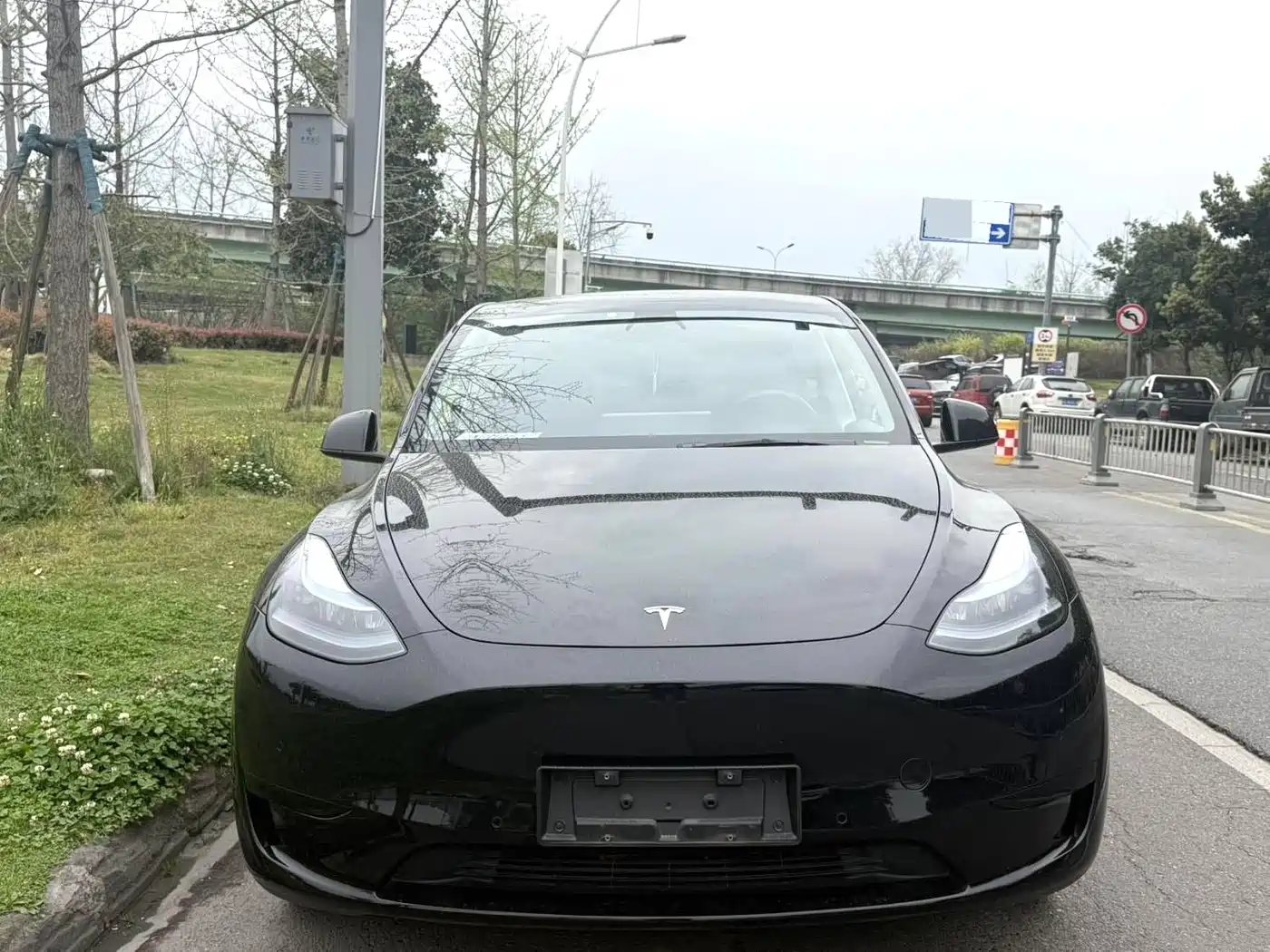 TESLA MODEL Y