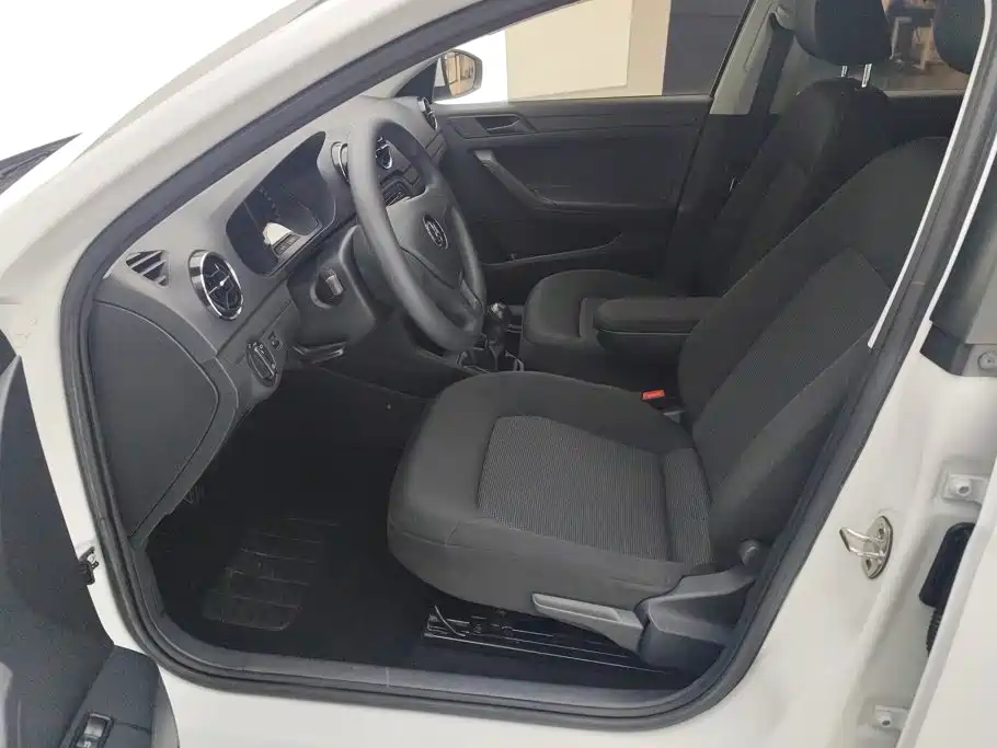 Фото 9 - Volkswagen Jetta