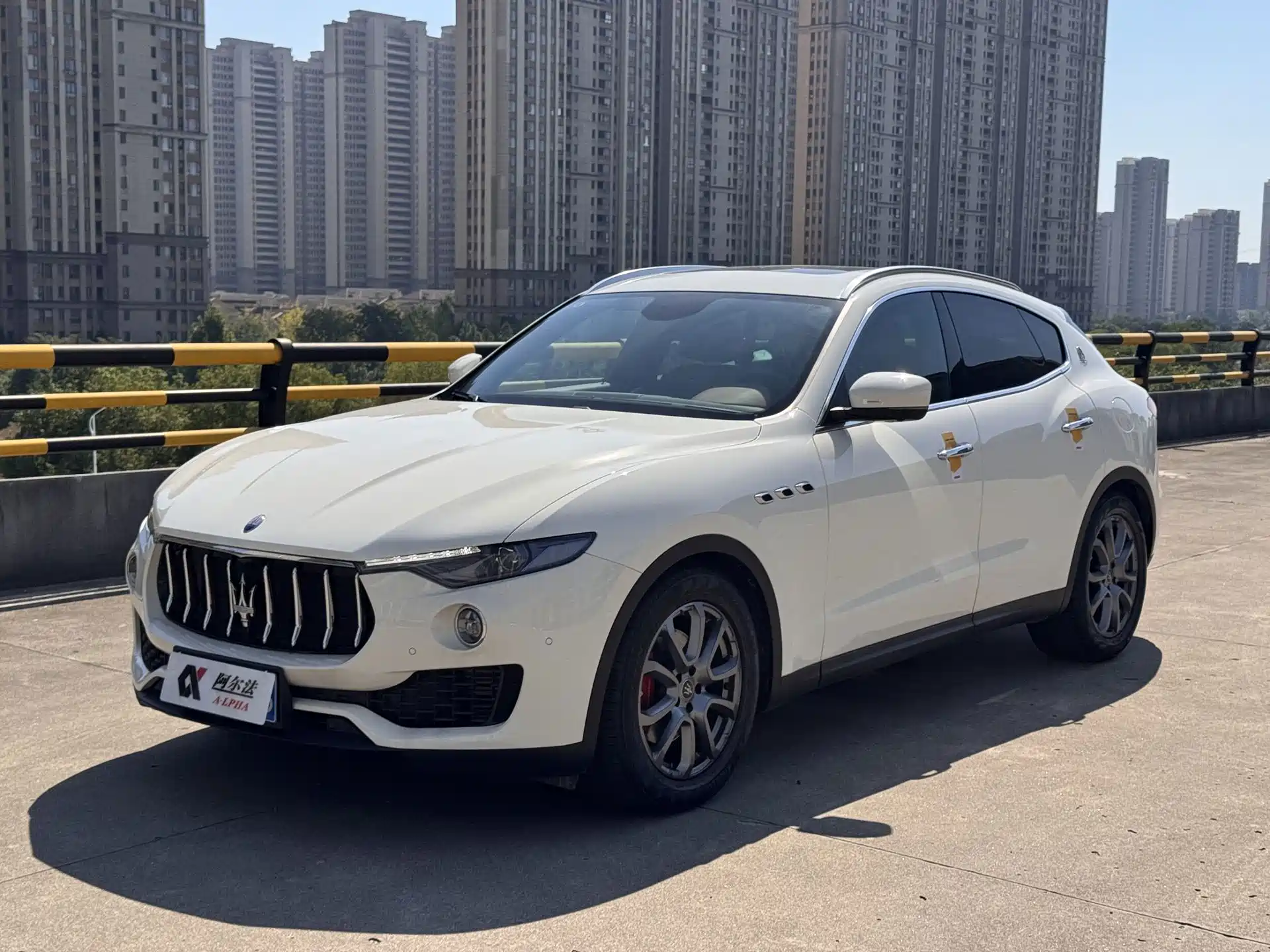 Photo 1 - Maserati Levante