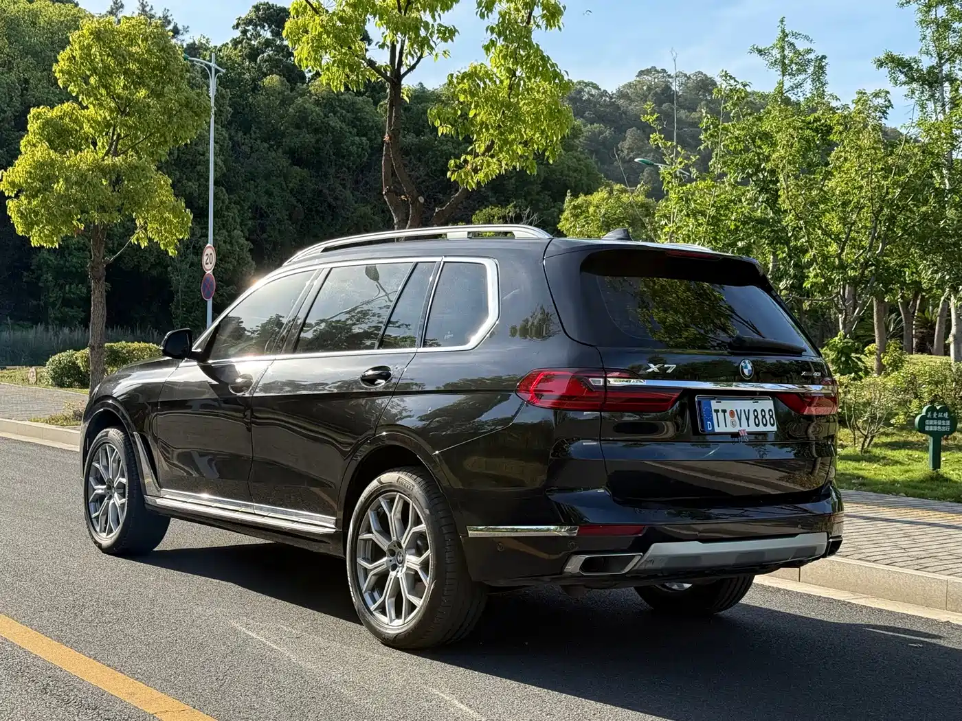 Photo 17 - BMW X7