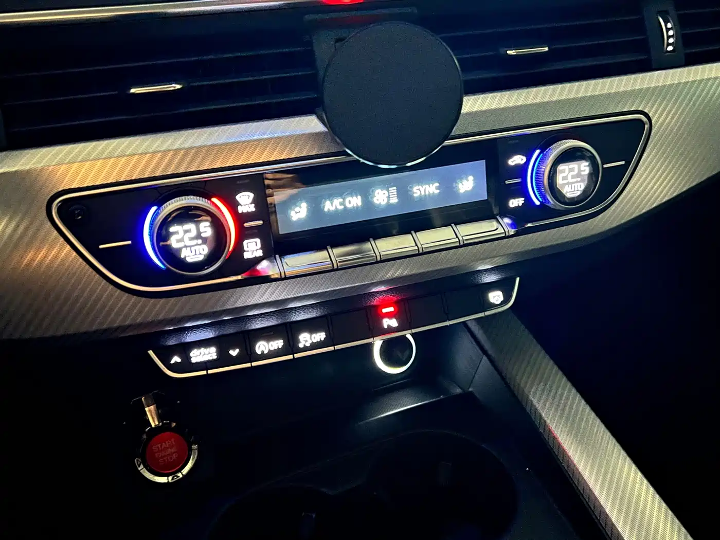 Фото 17 - Audi A4L