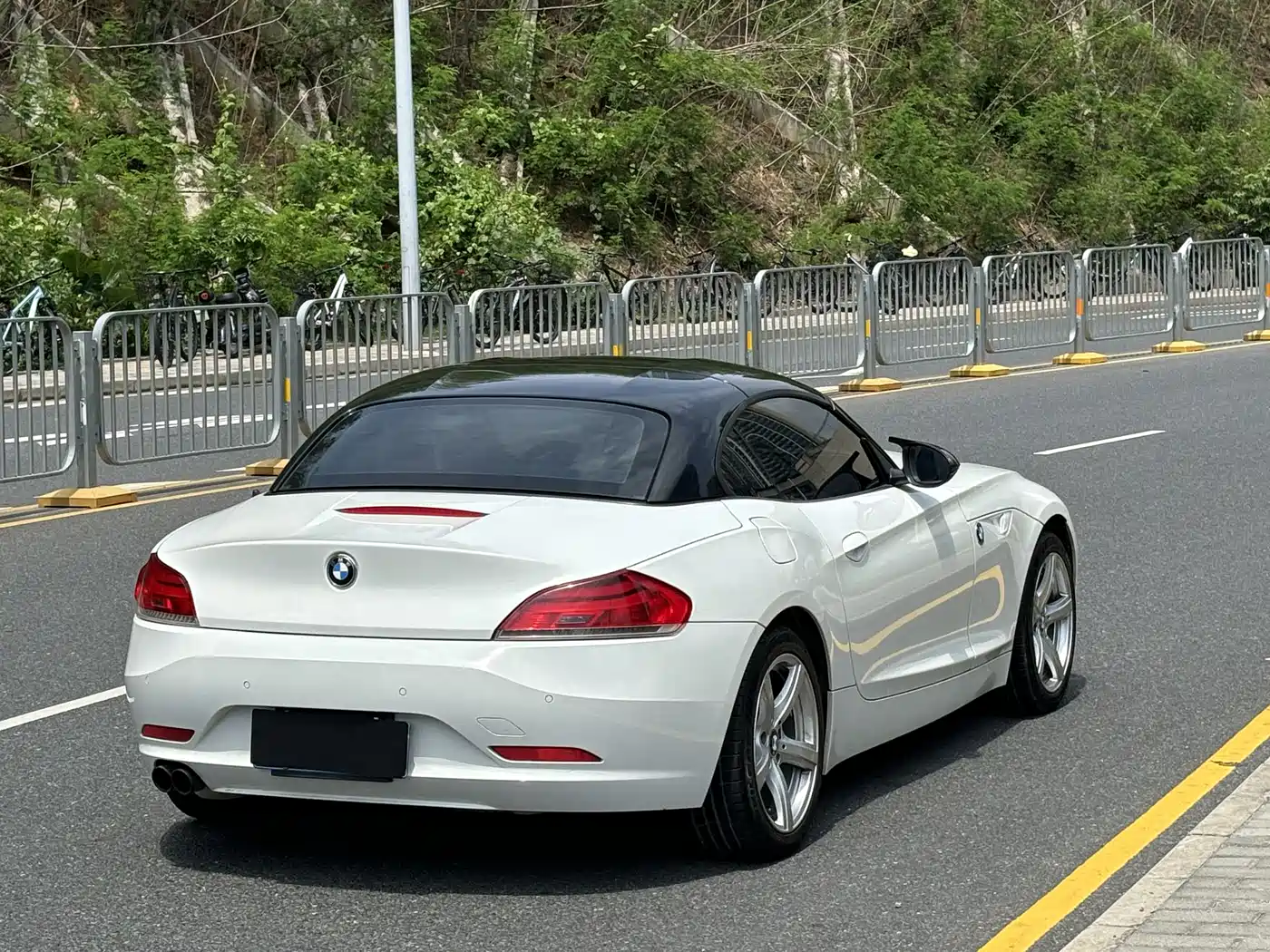 BMW Z4 2012 sDrive20i Leading фото 26