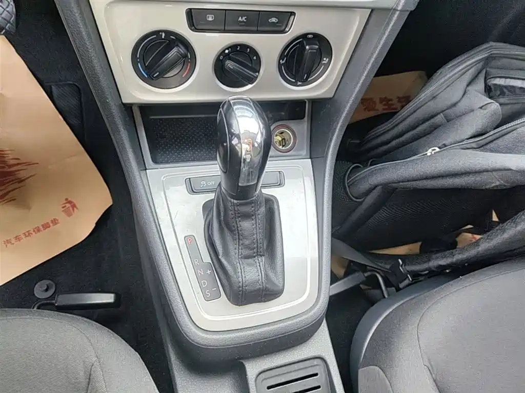 Volkswagen Lavida 2013 Facelift Classic 1.6L Automatic Trend фото 14