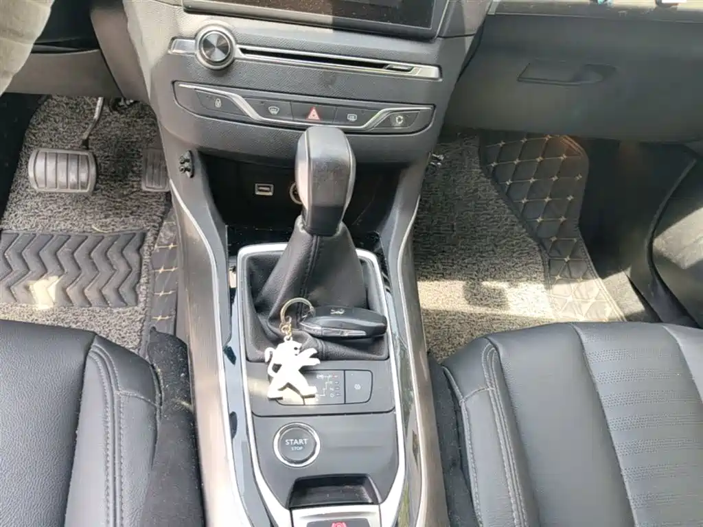 Peugeot 408 2016 1.6T Automatic Luxury Edition фото 14