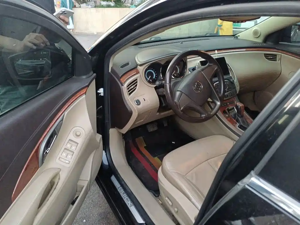 Buick LaCrosse 2011 2.4L SIDI Elegance Edition фото 17