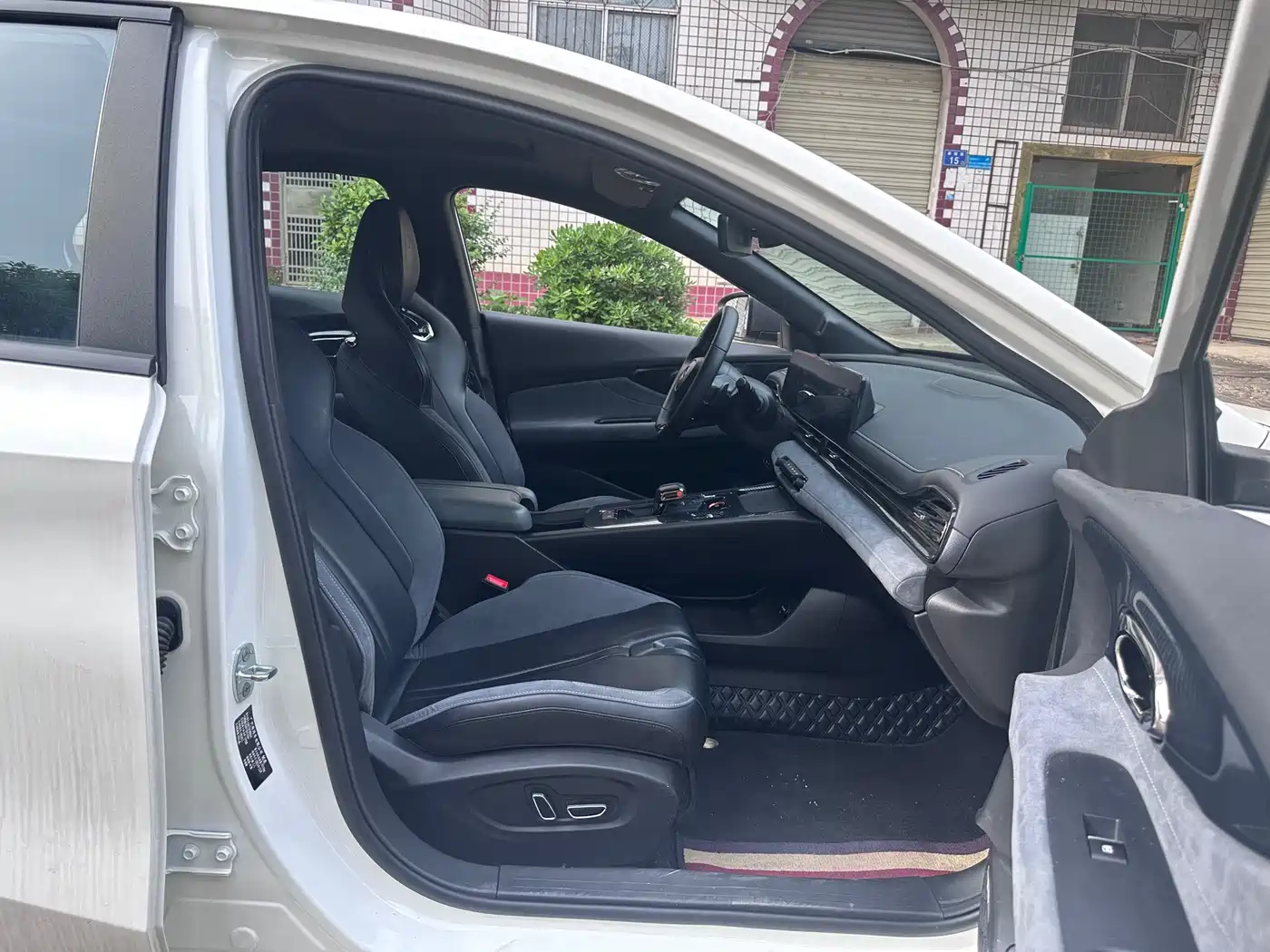 GAC Trumpchi Trumpchi Emkoo 2023 400T Auto R MAX фото 9