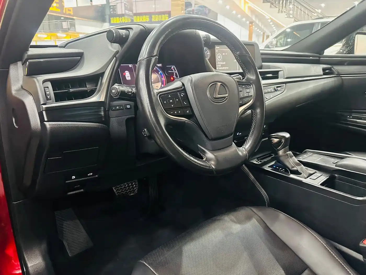 Фото 15 - Lexus ES