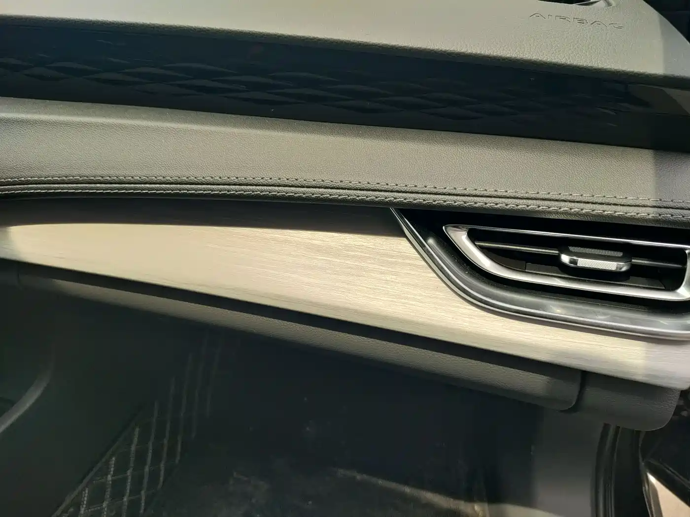 Hongqi H5 PHEV 2025 130 Super Hybrid Edition фото 12