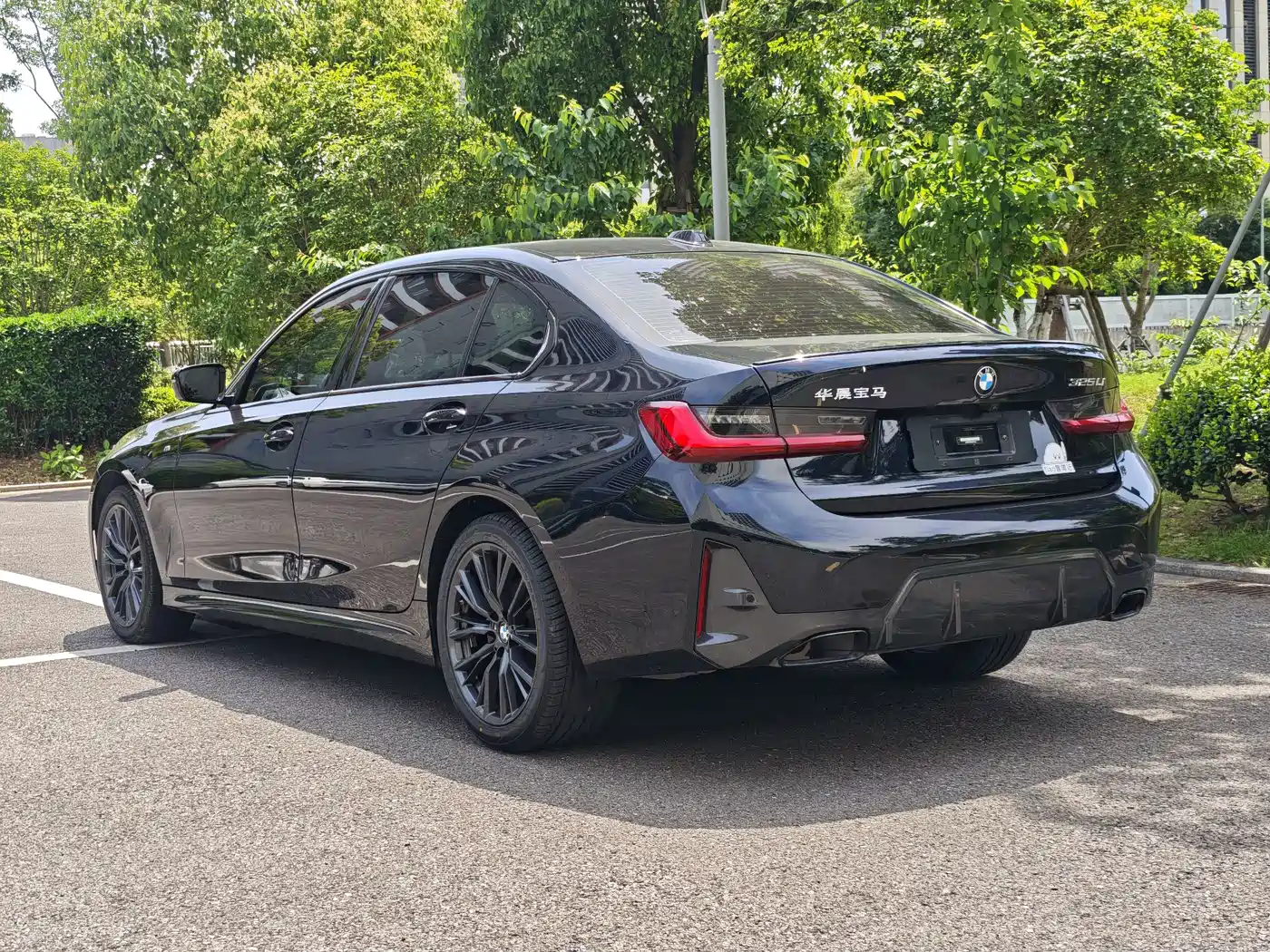 BMW 3 Series 2023 325Li M Sport Black Night Package фото 14