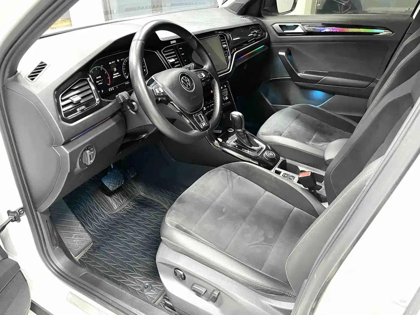 Volkswagen T-ROC 2021 Facelift 280TSI DSG 4WD Luxury Smart Connect Edition фото 7