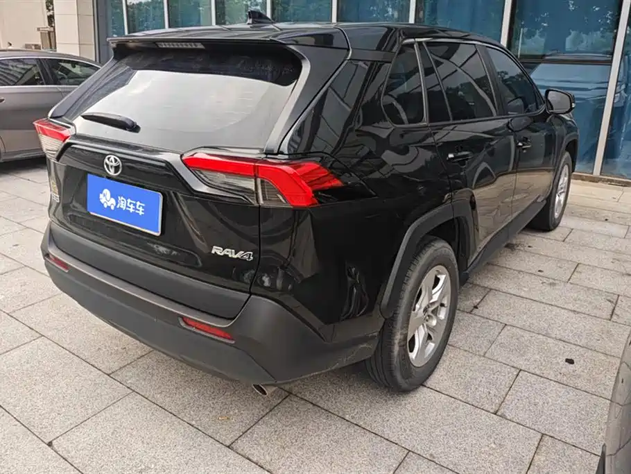 Toyota RAV4 Rongfang 2023 2.0L CVT 2WD Urban Edition фото 3