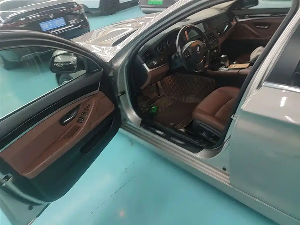 BMW 5 Series 2017 525Li Leading Edition фото 16