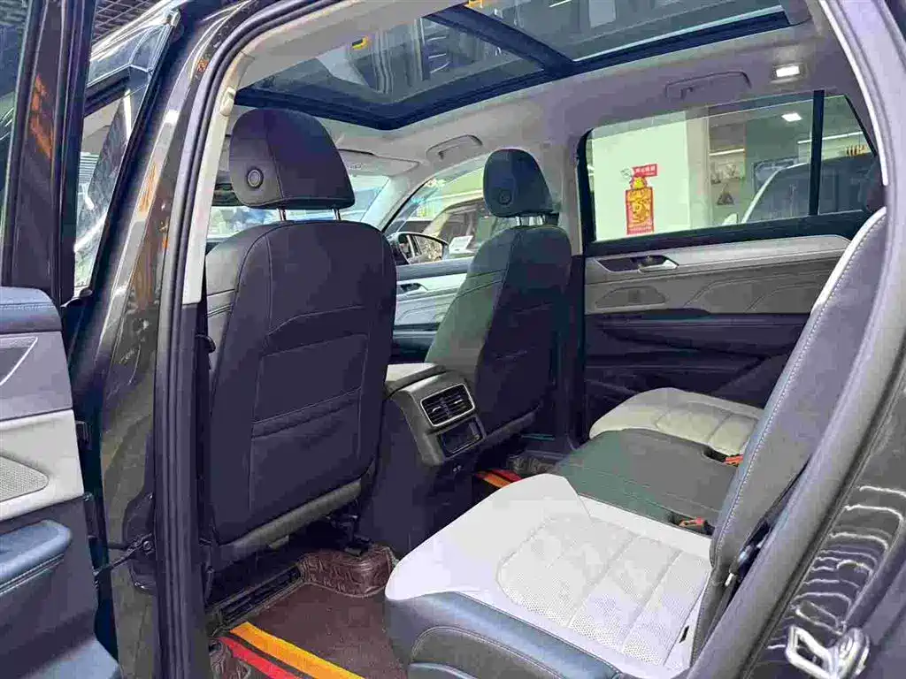 Volkswagen Talagon 2023 330TSI Luxury Touring Edition фото 6