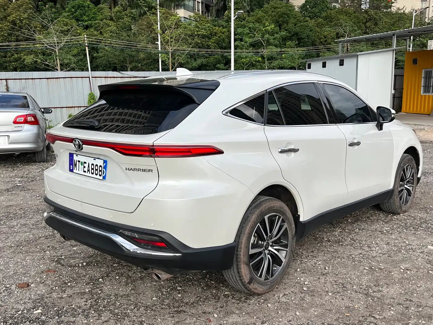 Toyota Lingfang HARRIER 2022 2.0L CVT 2WD Premium Edition фото 6