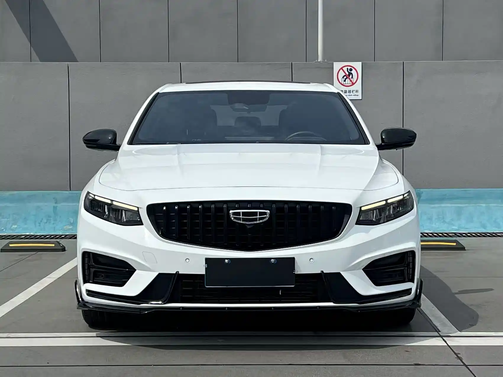 Фото 2 - Geely Preface