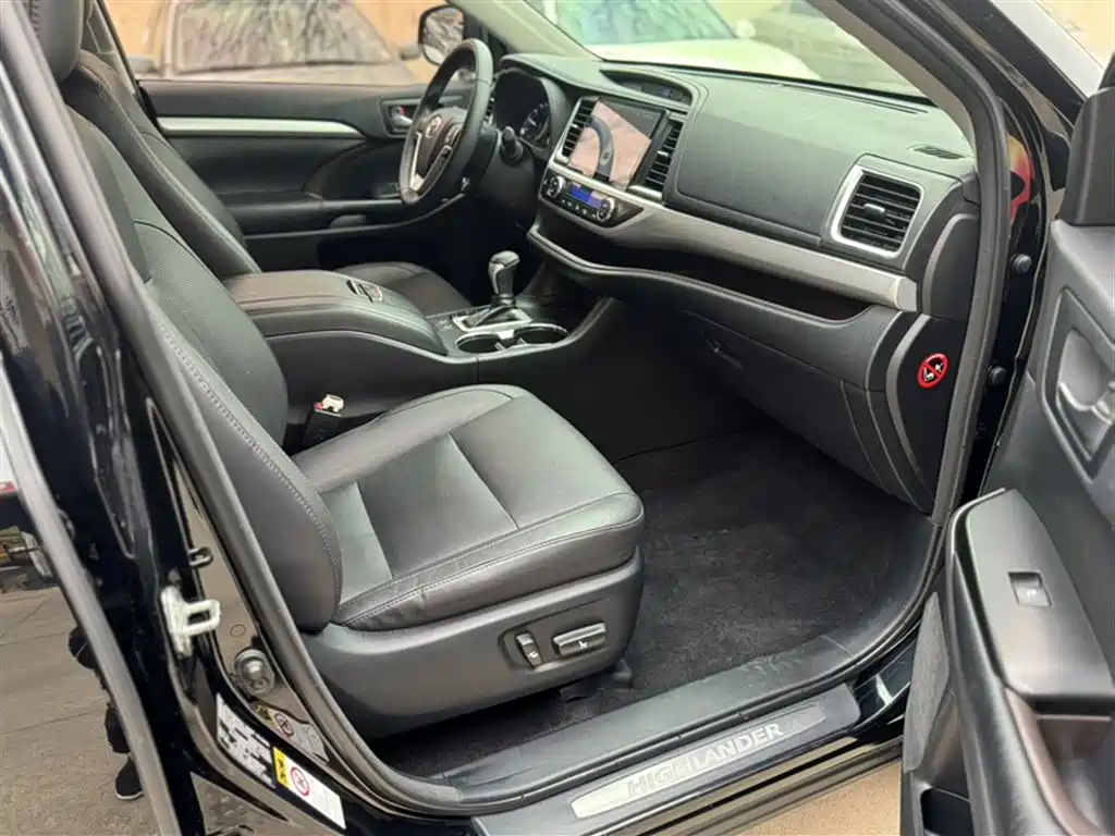 Toyota Highlander 2017 2.0T 2WD Premium 7-Seater фото 16