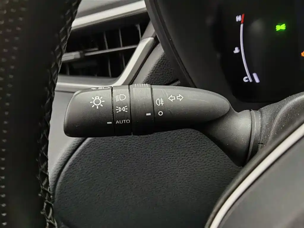Toyota Frontlander 2023 2.0L CVT Elite Edition фото 21
