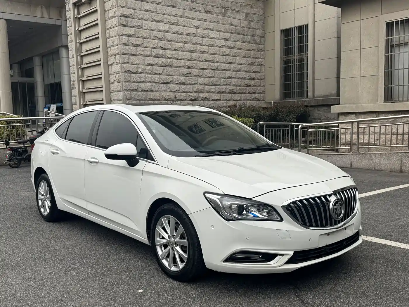 Buick Verano 2015 Sedan 20T Dual-clutch Luxury фото 3