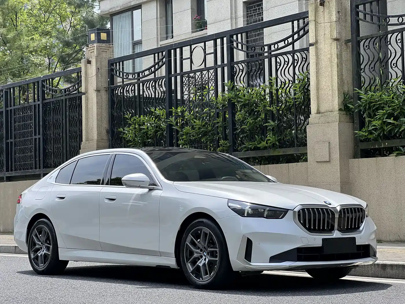 BMW 5 Series 2024 530Li Leading Model Luxury Package фото 3