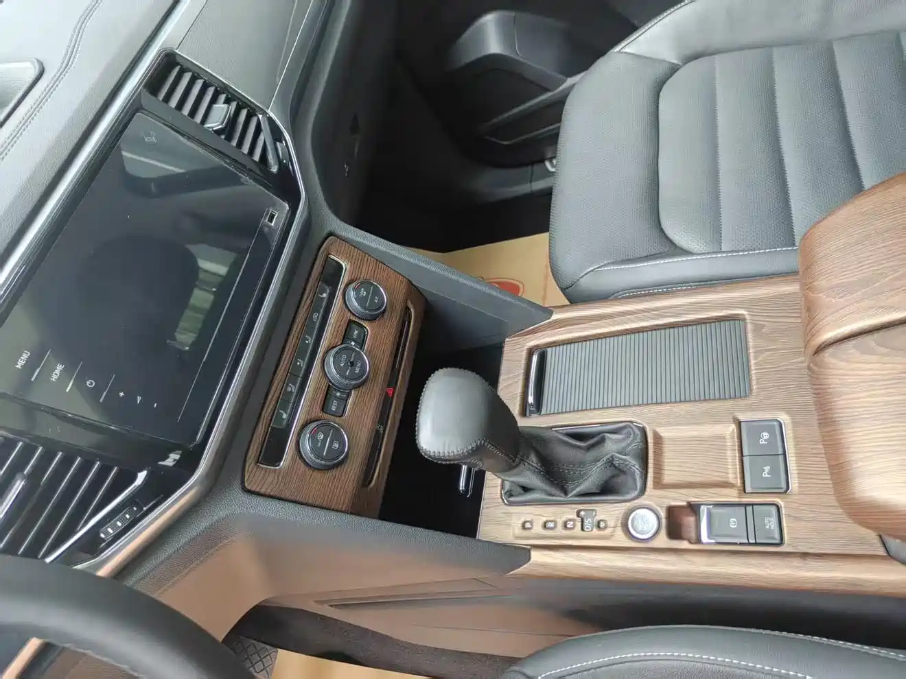 Volkswagen Teramont 2020 330TSI 2WD Luxury China VI фото 8