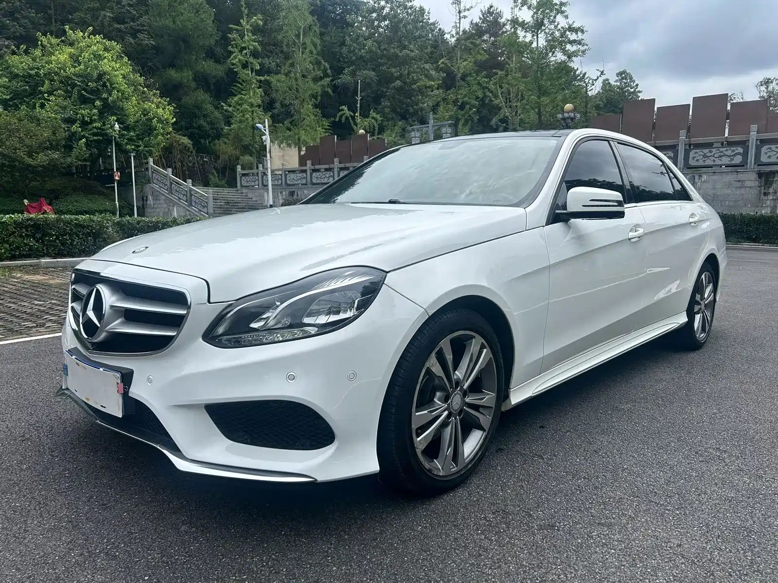صورة 1 - Mercedes-Benz E-Class