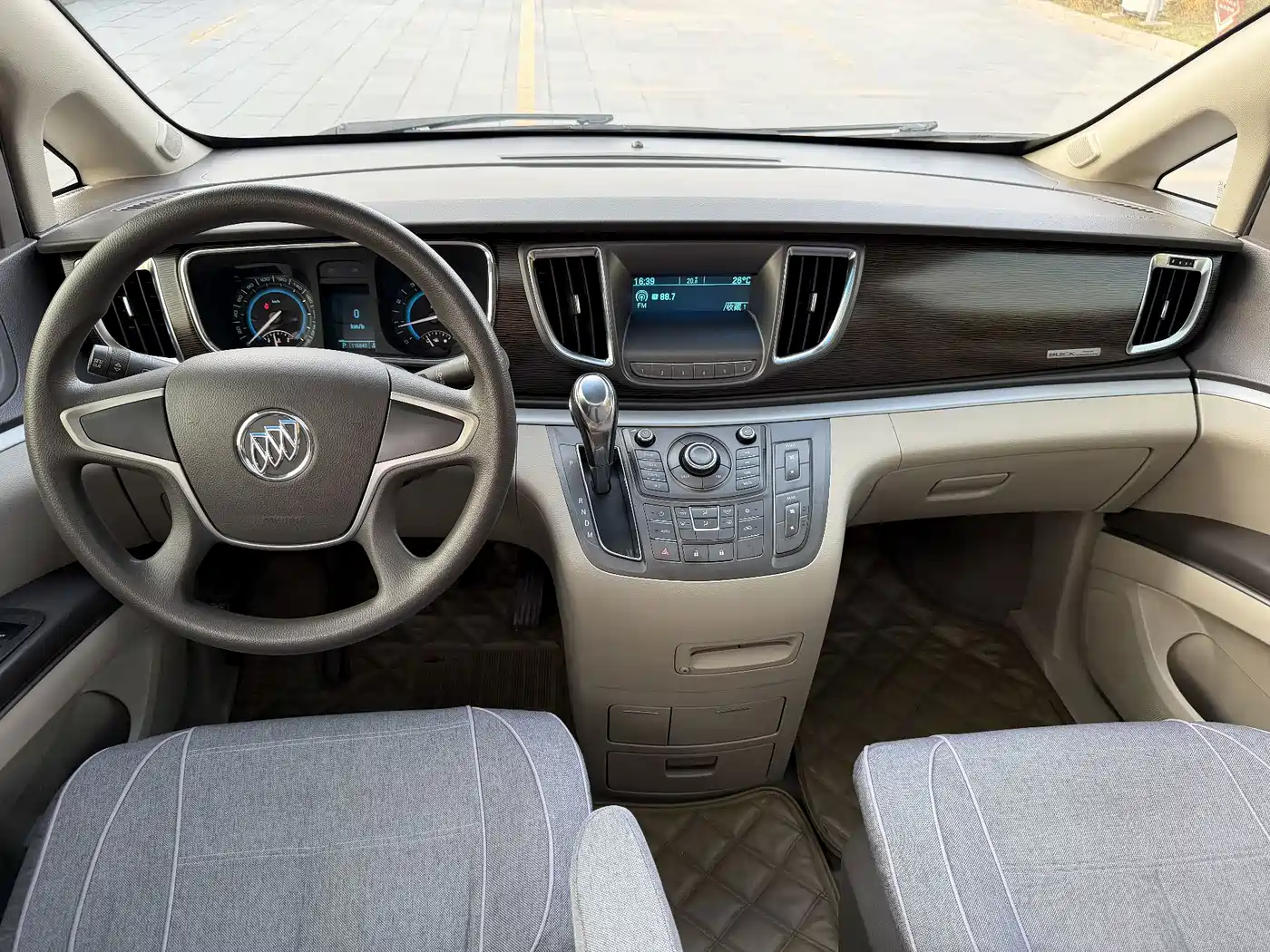 Buick GL8 2012 2012 2.4L BASE Comfort