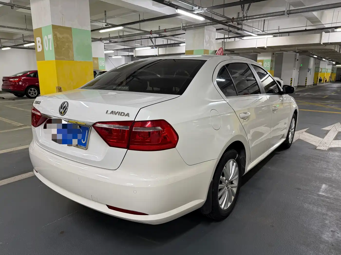 Volkswagen Lavida 2013 1.6L Automatic Luxury Edition фото 4