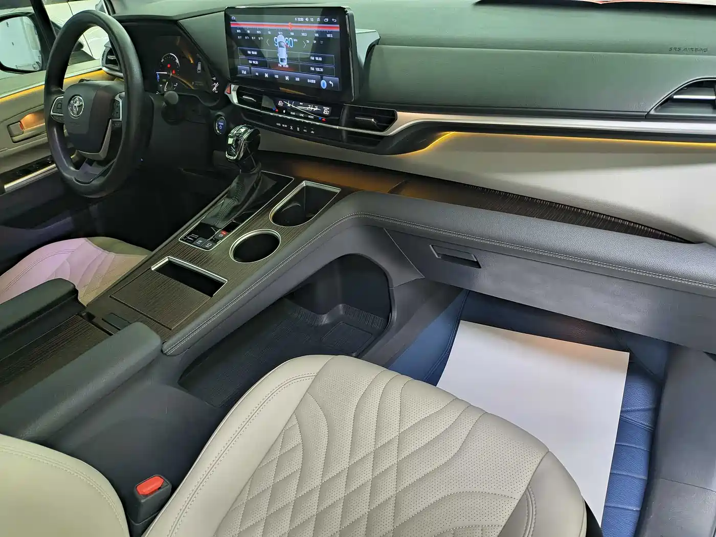 Toyota Granvia 2023 2.5L Hybrid Comfort Edition фото 16