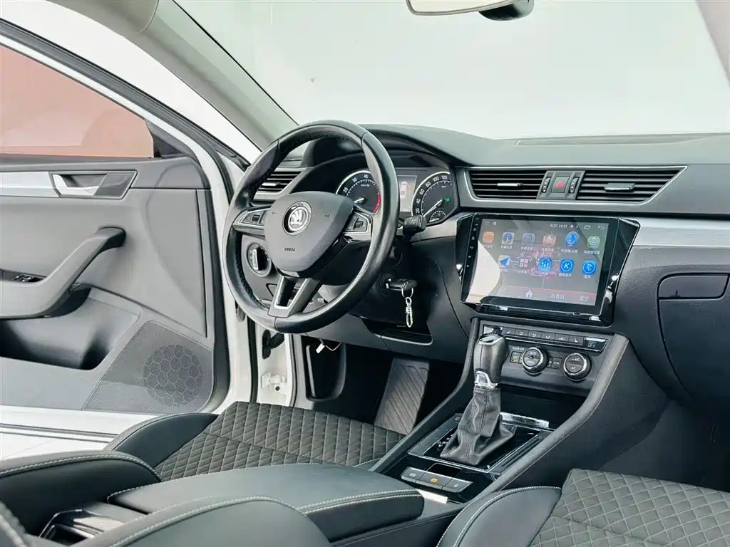 Škoda Superb 2016 TSI330 DSG Pioneer Edition фото 16