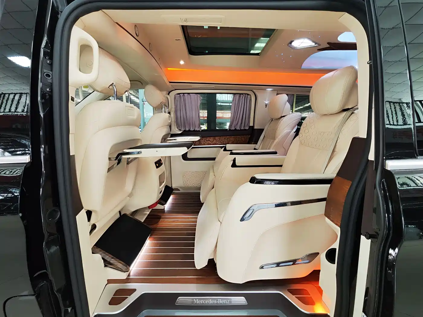 Mercedes-Benz V-Class 2018 V 260 L Premium Long Wheelbase Edition China VI фото 11