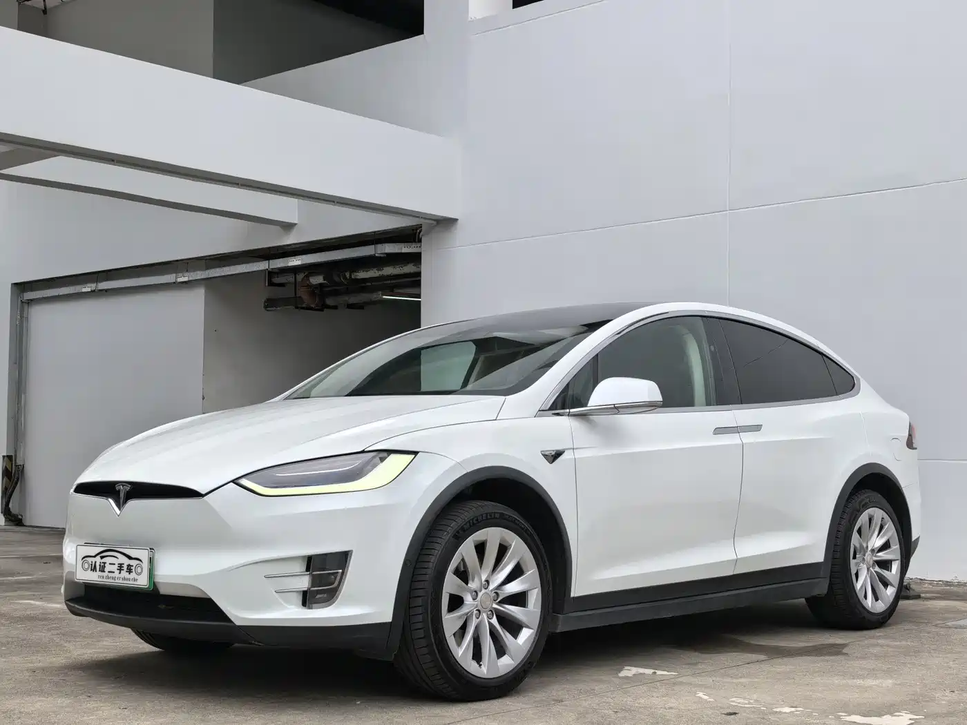 TESLA MODEL X