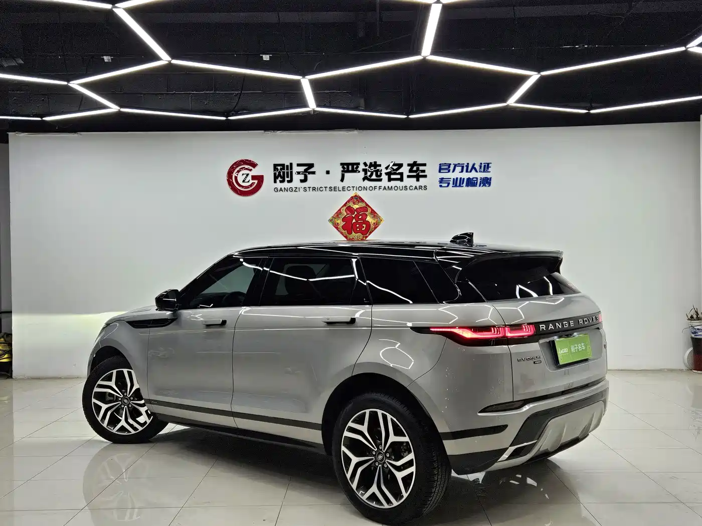 Land Rover Range Rover Evoque 2023 Range Rover Evoque L 249PS Luxury Edition фото 4