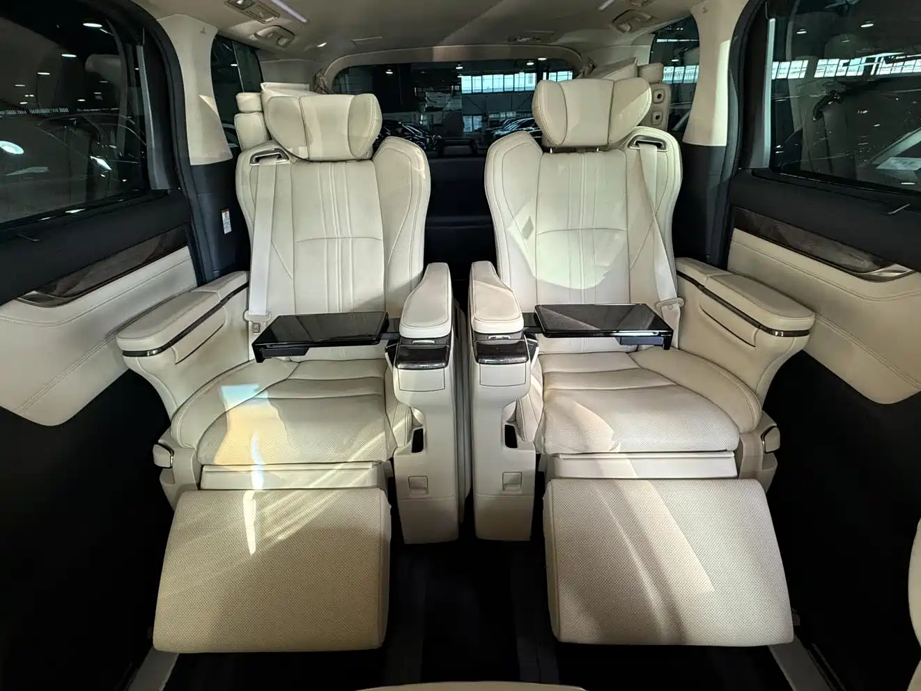 Toyota Alphard 2021 Hybrid 2.5L Premium фото 15