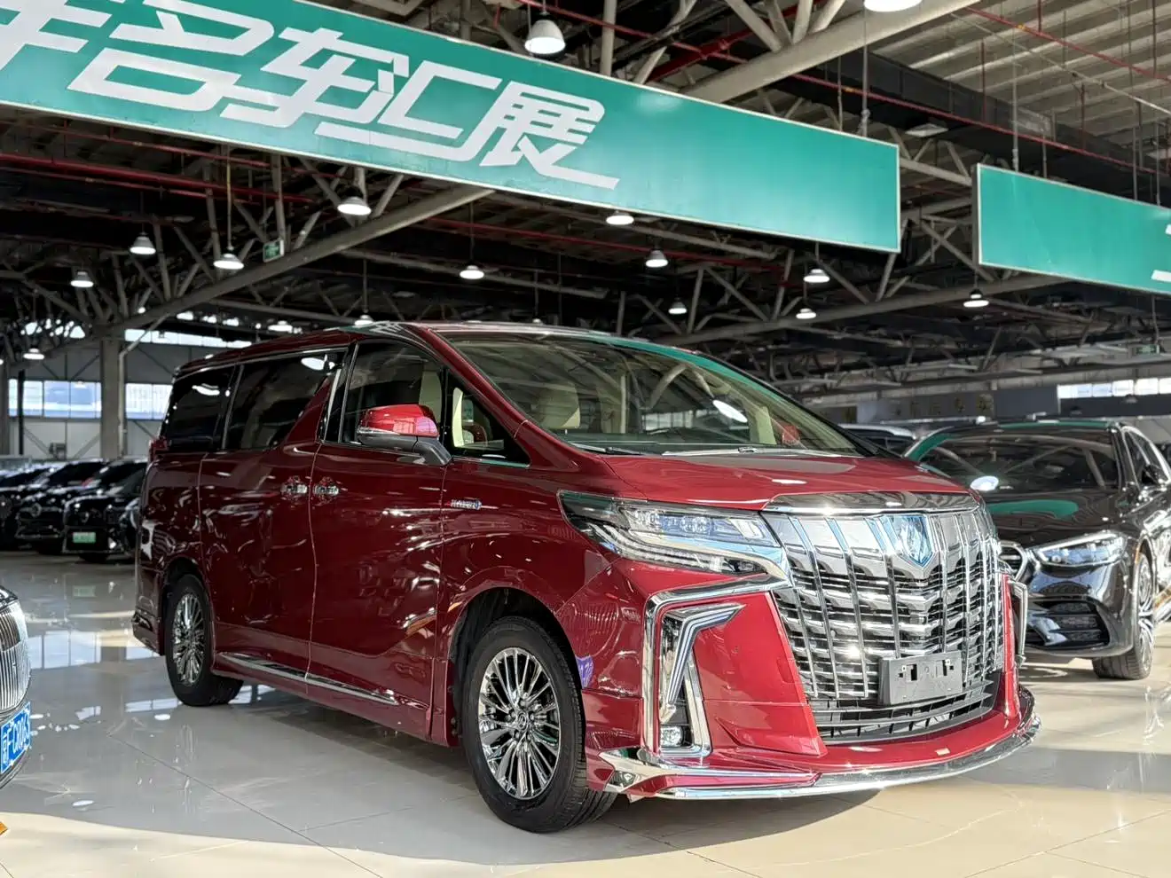 Toyota Alphard 2021 Hybrid 2.5L Premium фото 2