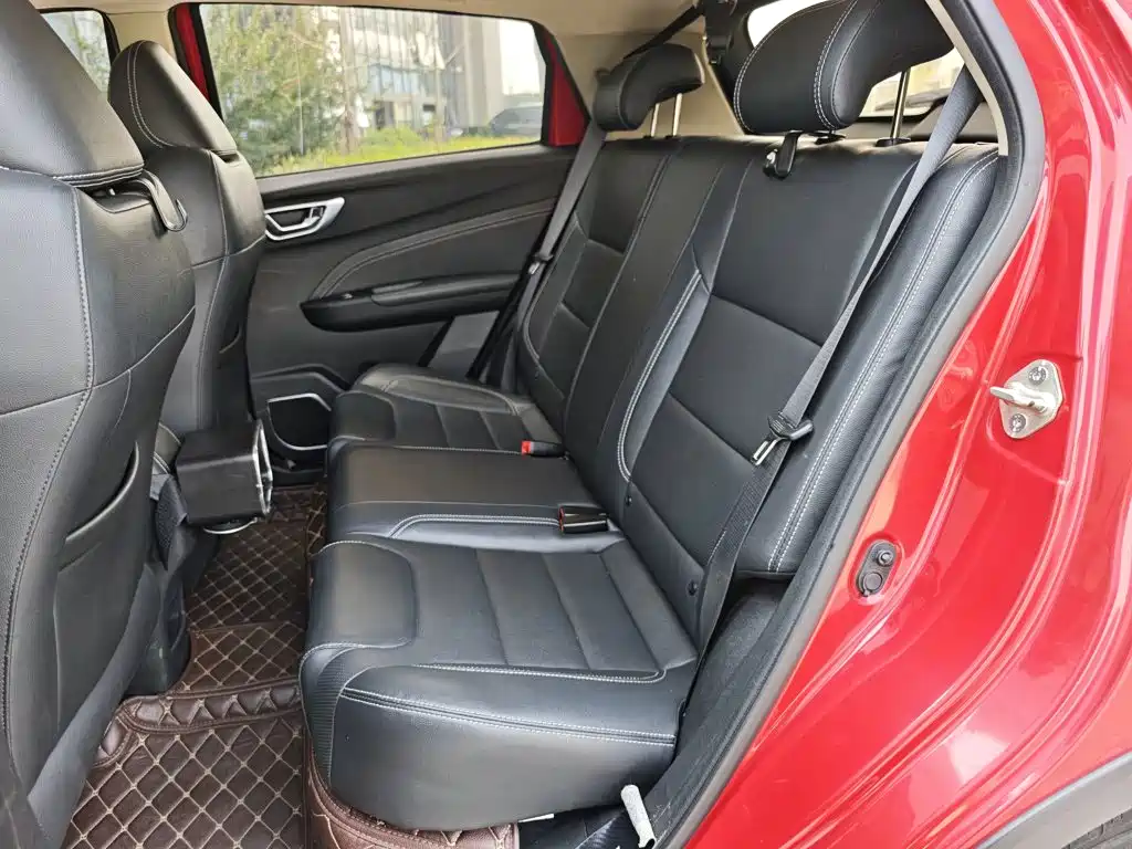 Фото 17 - Geely Vision X3