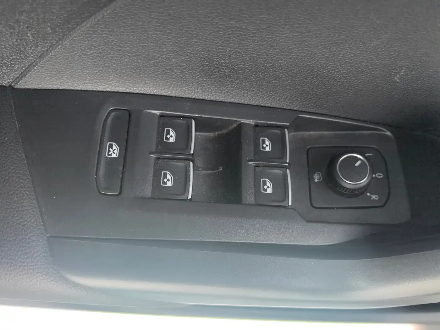 VOLKSWAGEN EXPLORING THE SHADOW