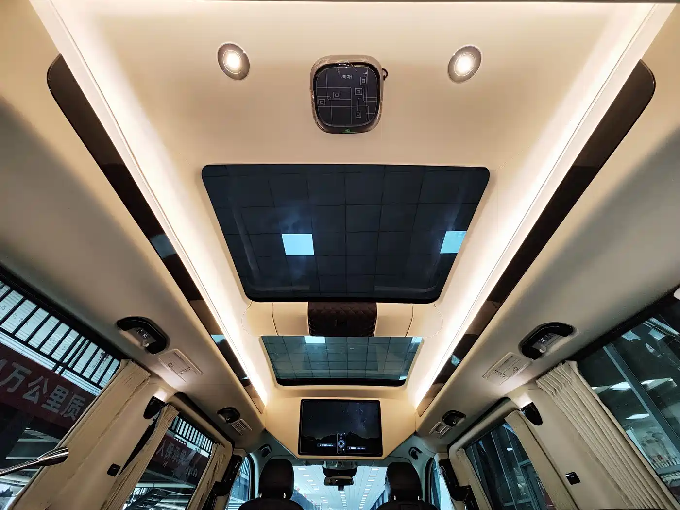 Mercedes-Benz V-Class 2017 Model V 260 L Premium Extended Edition фото 27