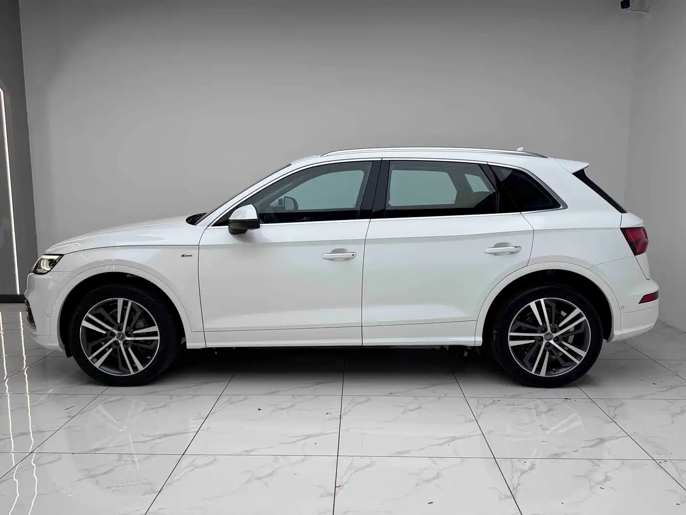 Audi Q5L 2018 2018 45 TFSI Exclusive Elegance (China V)